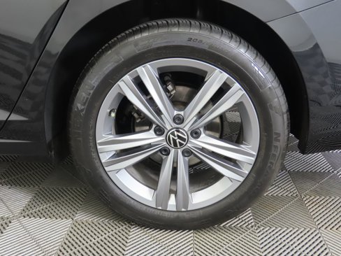 Certified 2024 Volkswagen Jetta SE image 32