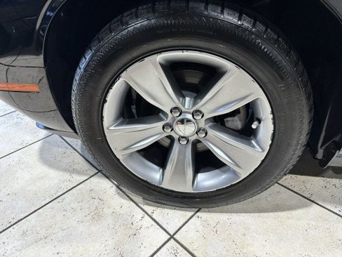 Used 2016 Dodge Challenger SXT image 7