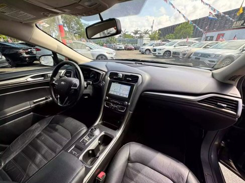 Used 2017 Ford Fusion SE w/ Fusion SE Technology Package image 28