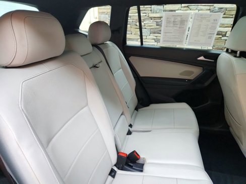 Used 2021 Volkswagen Tiguan SE R-Line image 33