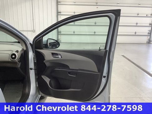 Used 2017 Chevrolet Sonic LT image 8