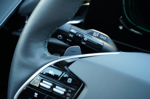 Used 2023 Kia Niro SX image 25