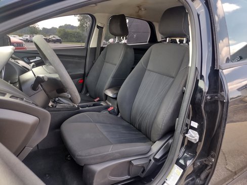 Used 2018 Ford Focus SE image 2
