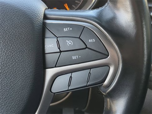 Used 2021 Jeep Grand Cherokee Laredo image 23