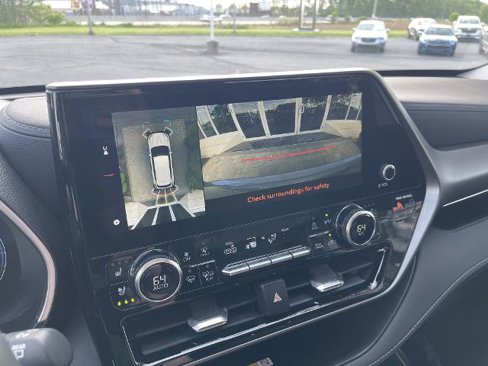 Used 2024 Toyota Highlander LE image 14