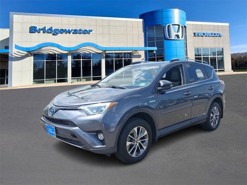 Used 2018 Toyota RAV4 XLE image 3