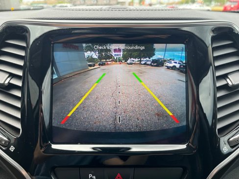 Used 2019 Jeep Cherokee Limited image 21