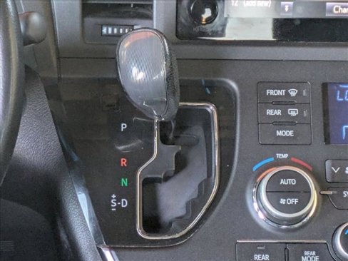 Used 2015 Toyota Sienna SE Premium image 12