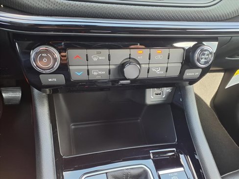 New 2025 Jeep Compass Latitude w/ Altitude Special Edition image 13