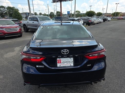 Used 2022 Toyota Camry SE image 5