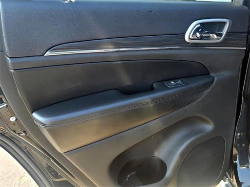 Used 2019 Jeep Grand Cherokee Limited image 13