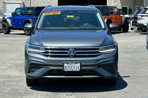 Used 2022 Volkswagen Tiguan SE w/ Panoramic Sunroof Package image 9
