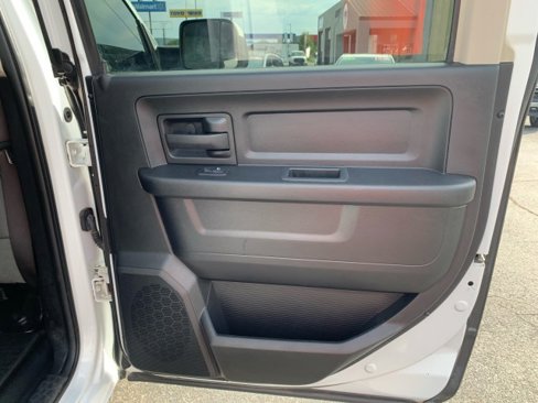 Used 2017 RAM 2500 Tradesman w/ Chrome Appearance Group image 17