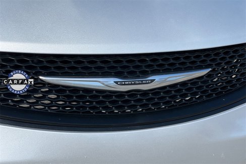 Used 2023 Chrysler Voyager LX image 7