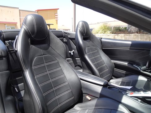 Used 2015 Ferrari California T image 18