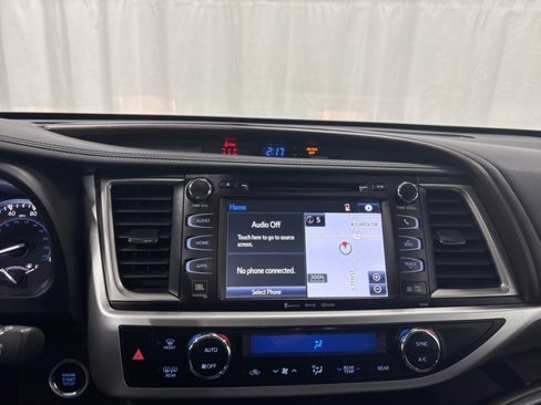Used 2017 Toyota Highlander Limited image 14