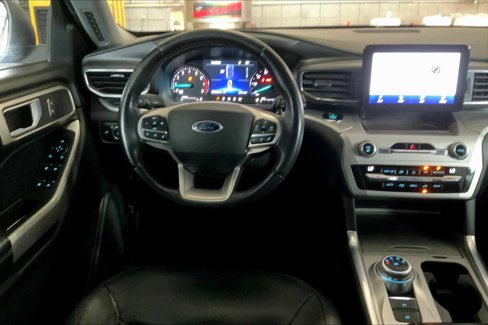 Certified 2020 Ford Explorer XLT w/ Equipment Group 202A image 5