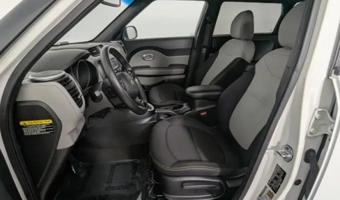 Used 2023 Kia Soul LX image 7