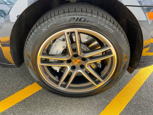 Used 2020 Porsche Macan Turbo image 25