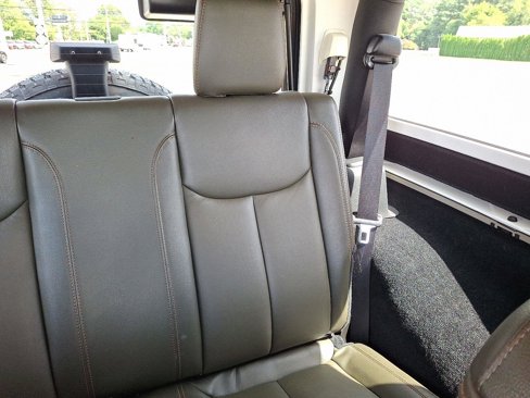 Used 2017 Jeep Wrangler Sahara w/ Connectivity Group image 20