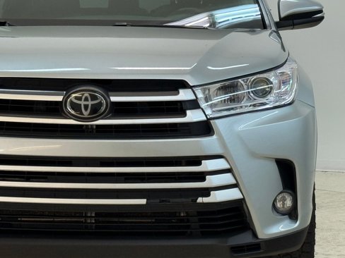 Used 2018 Toyota Highlander XLE image 11