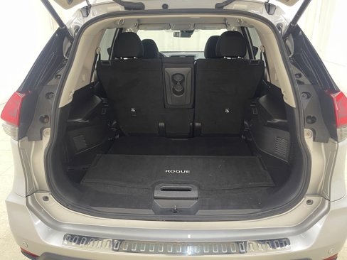 Used 2019 Nissan Rogue SV image 5