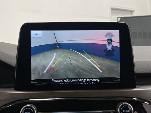 Used 2020 Ford Escape Titanium image 10