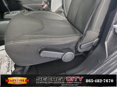 Used 2018 Jeep Wrangler Unlimited Sahara image 13