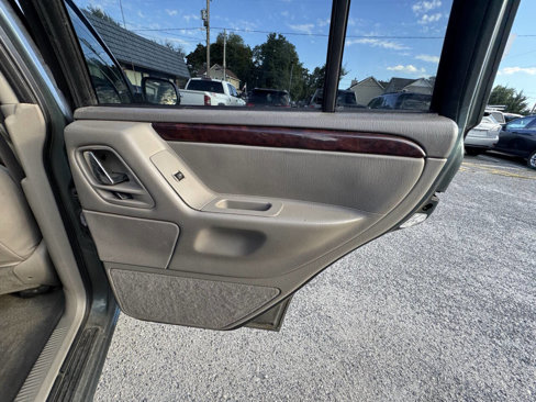 Used 2004 Jeep Grand Cherokee Limited w/ Cold Weather Group image 65