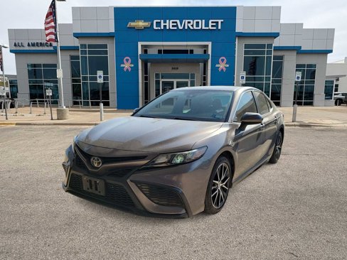Used 2021 Toyota Camry SE w/ Carpet Mat Package (TMS) image 1