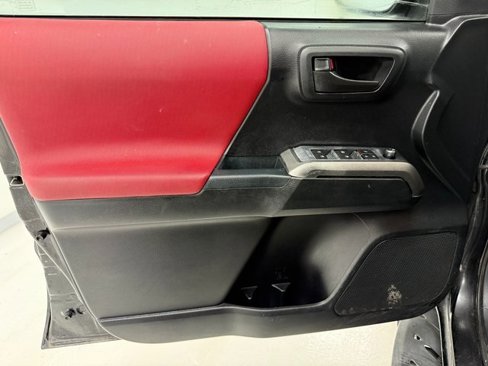 Used 2017 Toyota Tacoma SR5 image 27