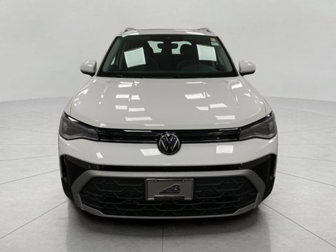 New 2025 Volkswagen Taos SE image 9
