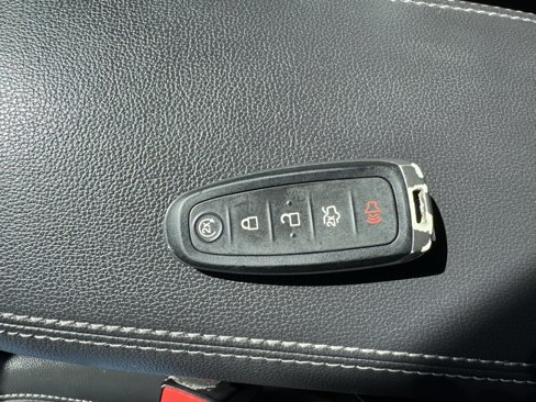 Used 2019 Ford Escape SEL image 12