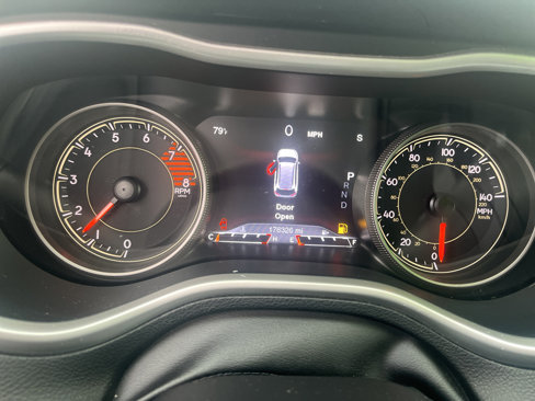 Used 2018 Jeep Cherokee Overland w/ Technology Group image 12