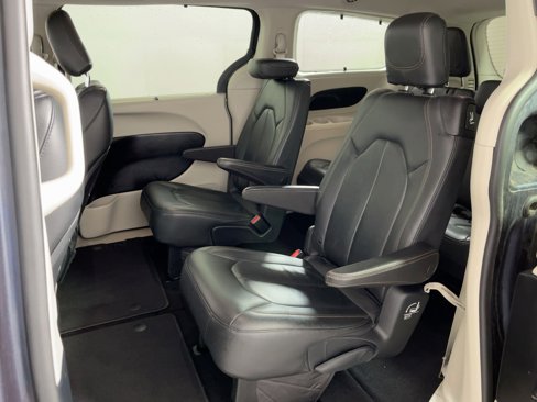 Used 2020 Chrysler Pacifica Touring-L w/ Advanced Safetytec Group image 12