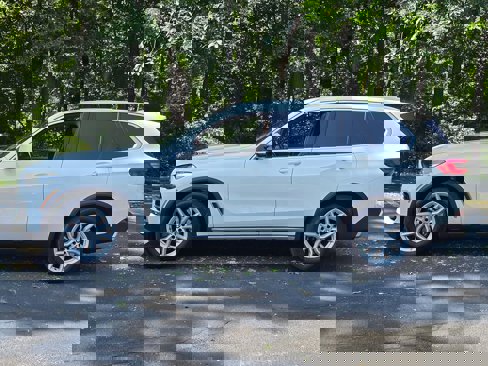 Used 2022 BMW X5 xDrive40i w/ Premium Package image 3