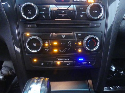 Used 2016 Ford Explorer XLT image 12