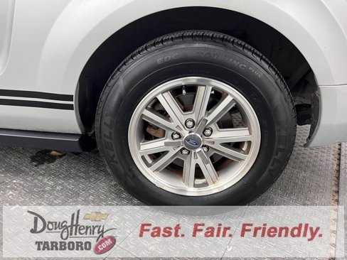 Used 2005 Ford Mustang Convertible image 23