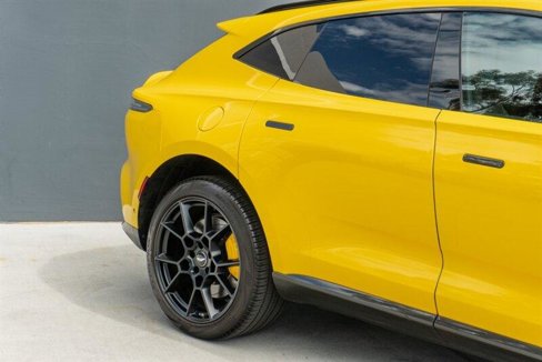 Used 2021 Aston Martin DBX image 32