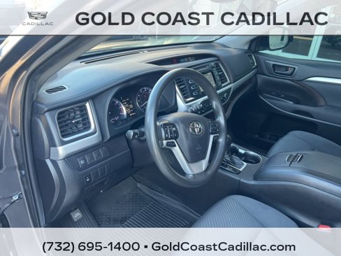 Used 2019 Toyota Highlander LE image 16