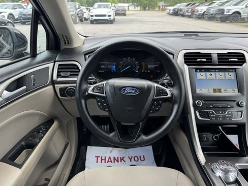 Used 2018 Ford Fusion SE image 19