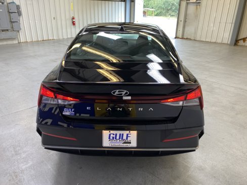 Used 2025 Hyundai Elantra Sport w/ Cargo Package image 7