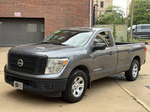 Used 2017 Nissan Titan S image 3