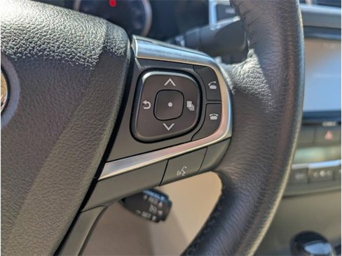 Used 2017 Toyota Camry XLE image 19