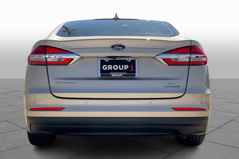 Used 2019 Ford Fusion SE image 4