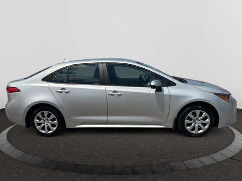 Used 2024 Toyota Corolla LE image 4