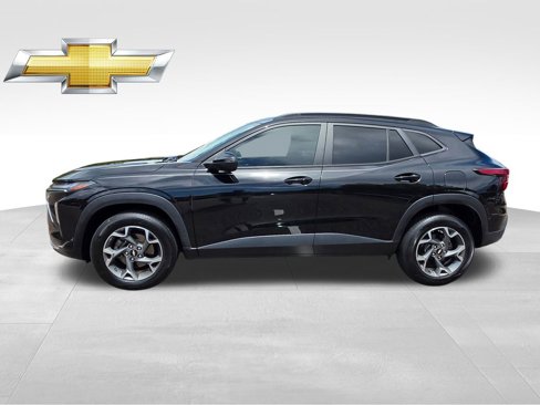 Certified 2024 Chevrolet Trax LT w/ Driver Confidence Package image 3