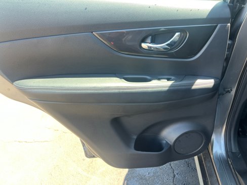 Used 2018 Nissan Rogue S image 26
