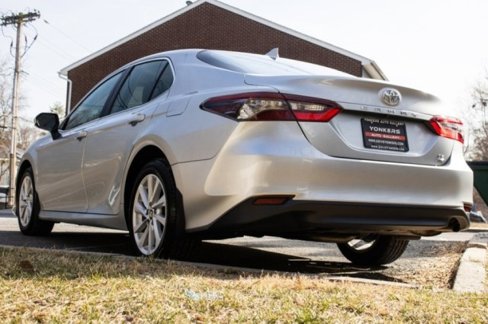 Used 2022 Toyota Camry LE image 18