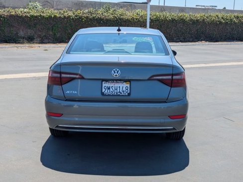Used 2021 Volkswagen Jetta R-Line image 9